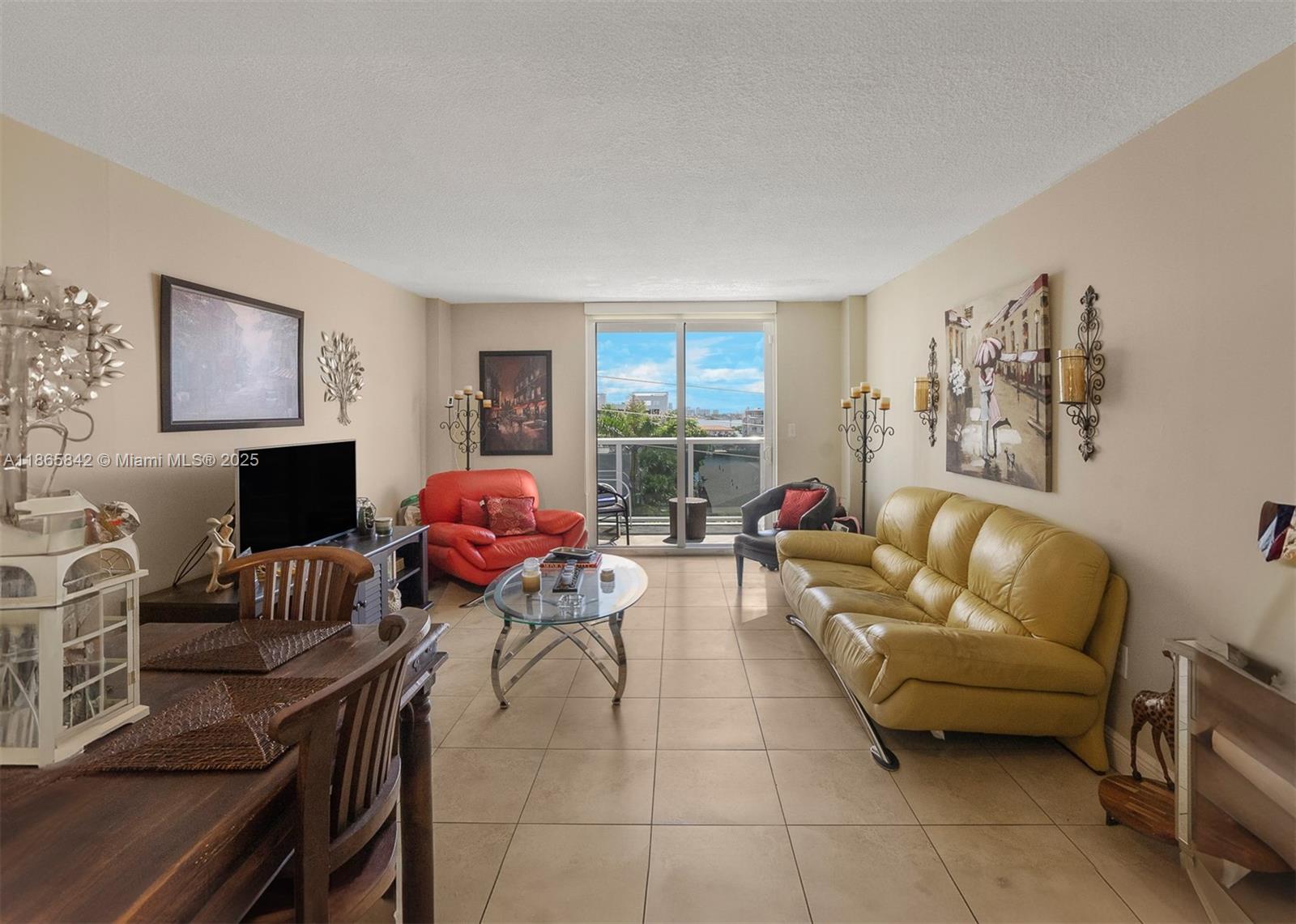 THE ISLANDER CLUB CONDO - Residential