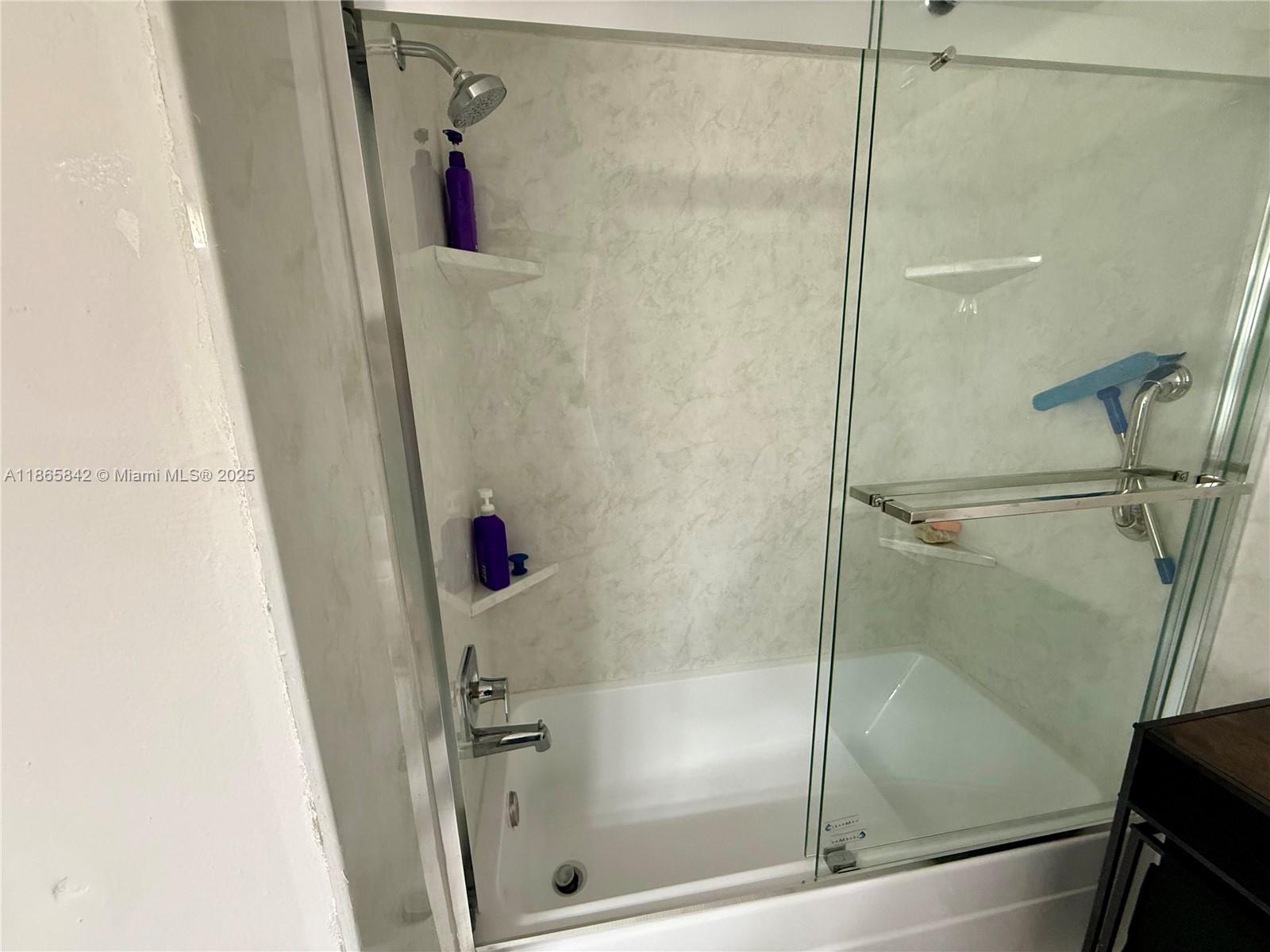 THE ISLANDER CLUB CONDO - Residential