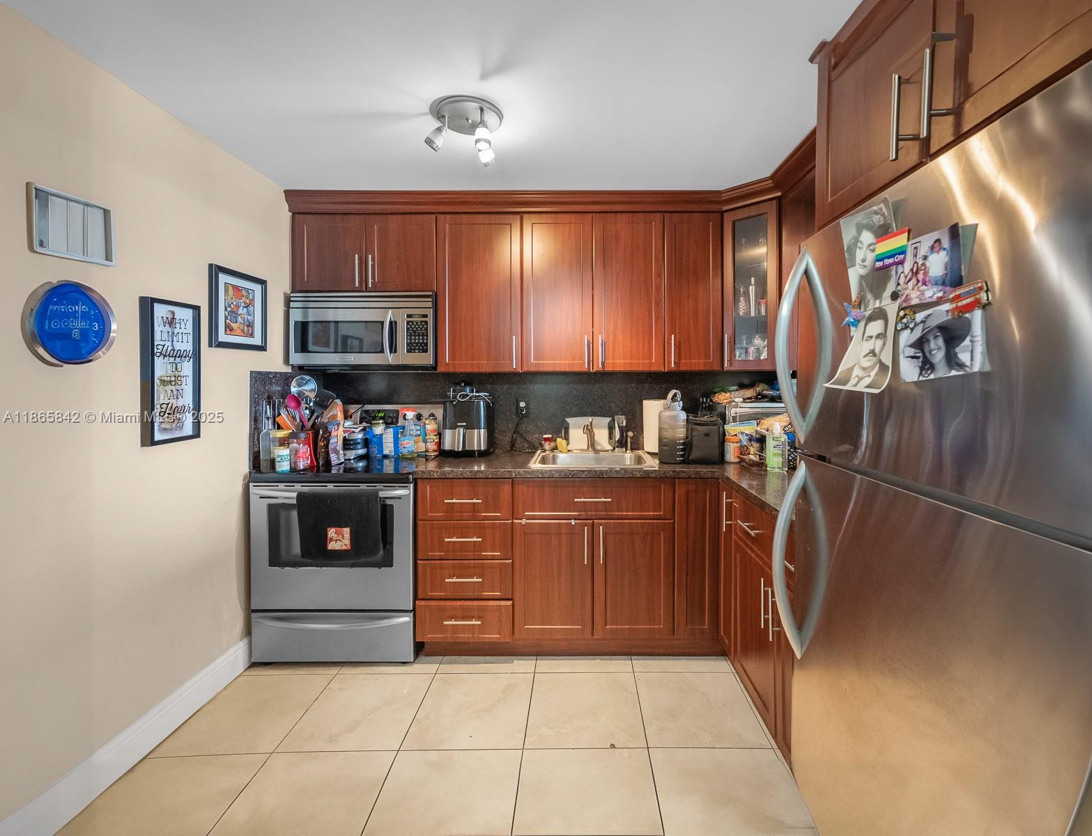 THE ISLANDER CLUB CONDO - Residential