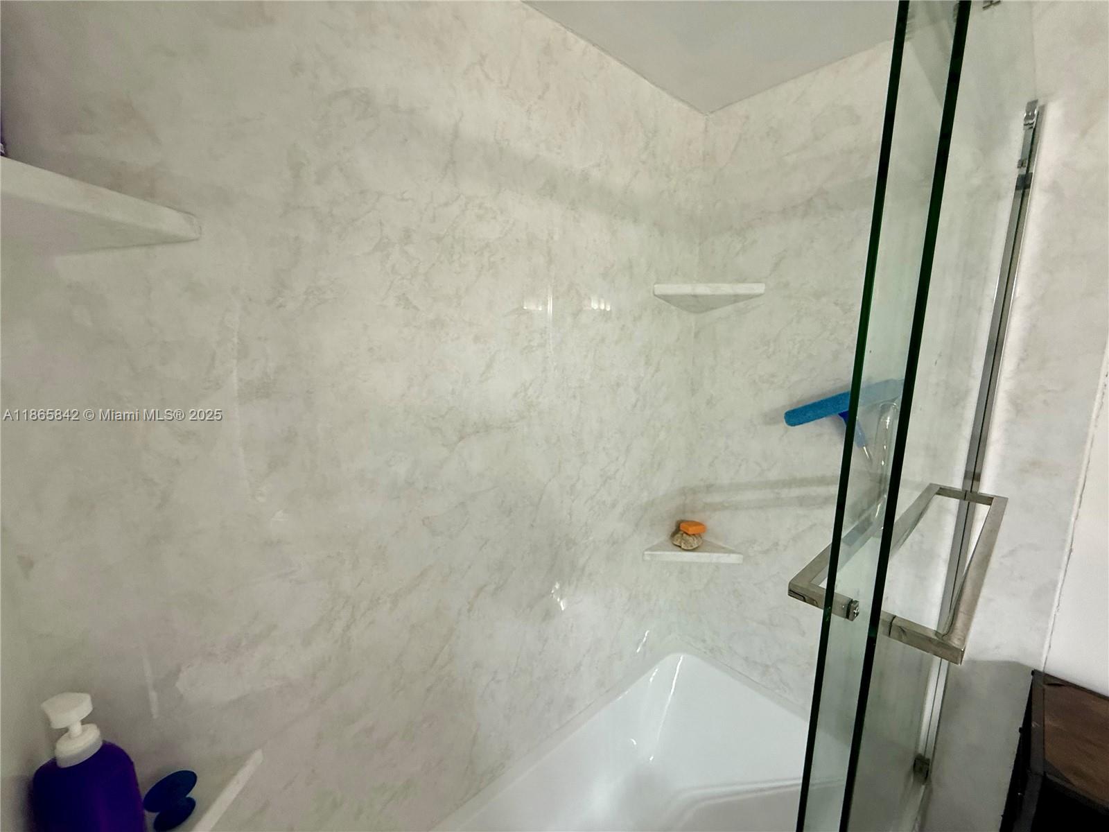 THE ISLANDER CLUB CONDO - Residential