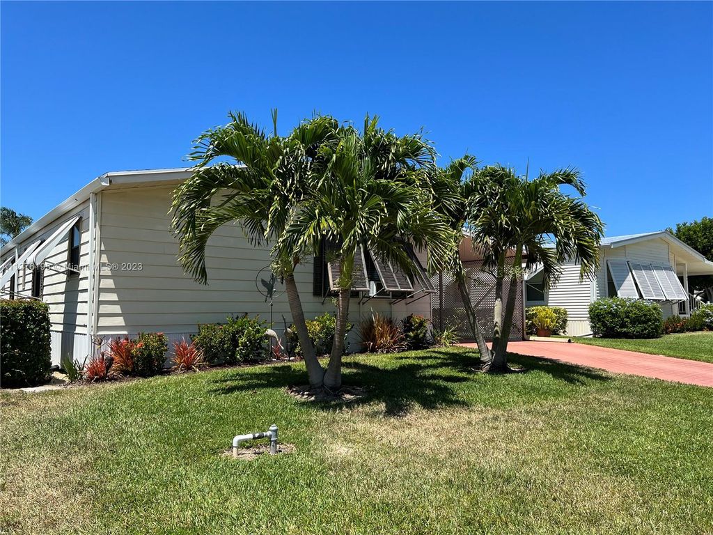 Photo of 7714 SE Saratoga Dr, Hobe Sound, FL 33455 (MLS # A11376193)