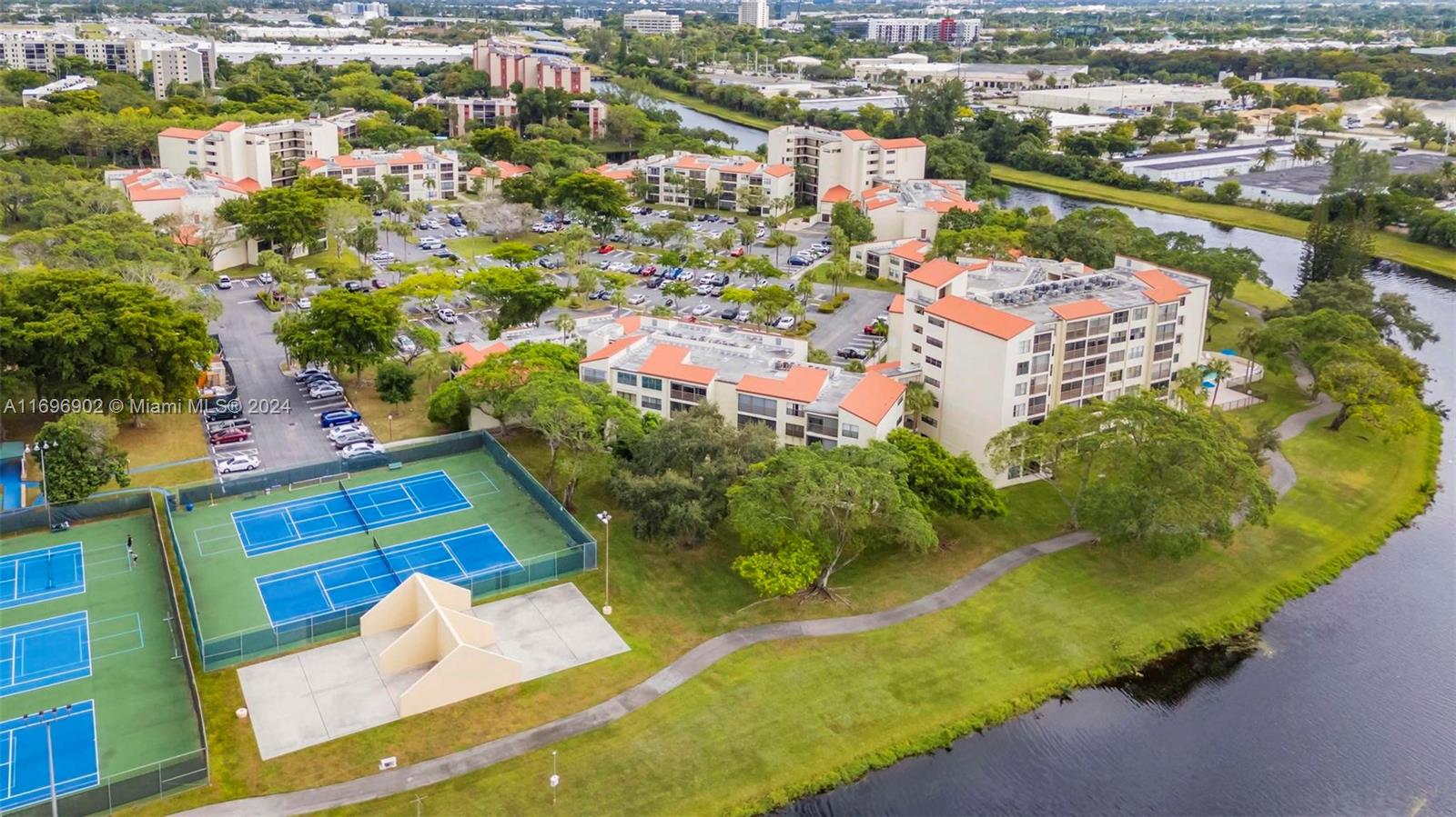 CYPRESS BEND I-D CONDO - Residential