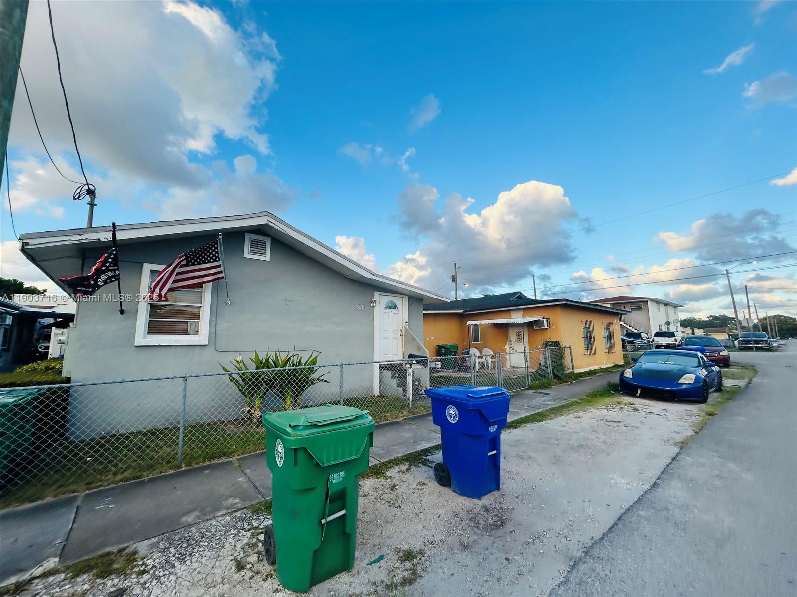 Income-producing property in Little Havana! Three units (3/1, 2/1, 1/1). High rental demand, central location near Downtown and Coral Gables. Excellent opportunity to add value and increase returns. Showing always after 5PM