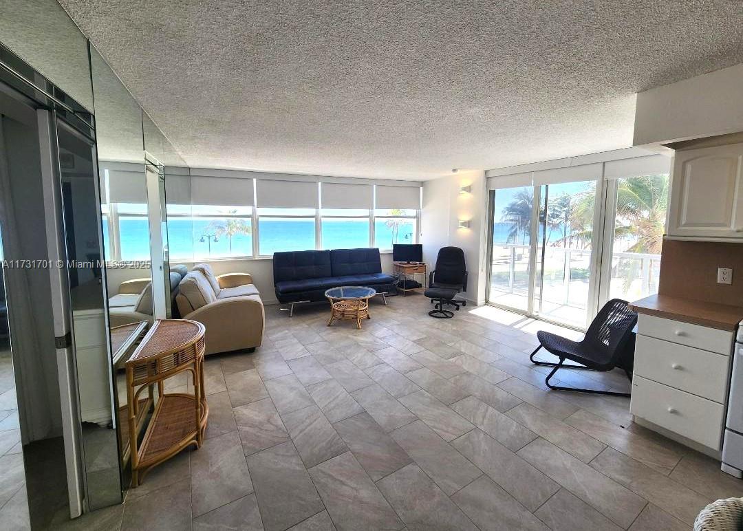 SEASONS CONDO - Residential