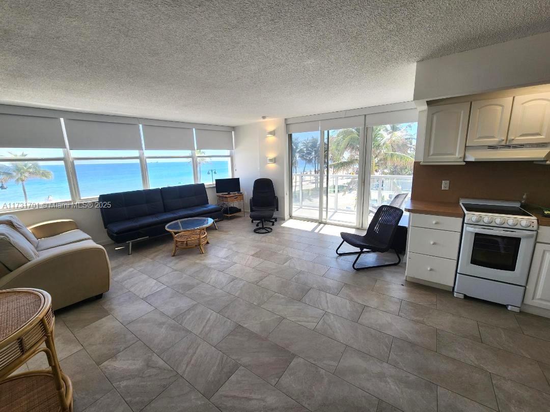 SEASONS CONDO - Residential