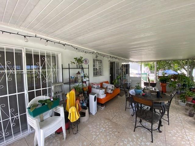 MEADOW WOOD MANOR #4 - Residential