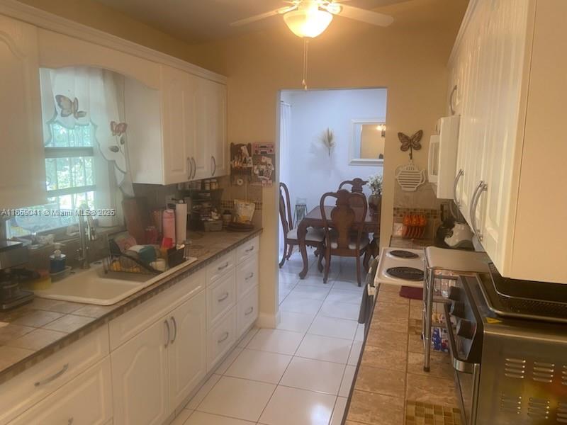 MEADOW WOOD MANOR #4 - Residential