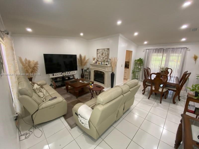 MEADOW WOOD MANOR #4 - Residential