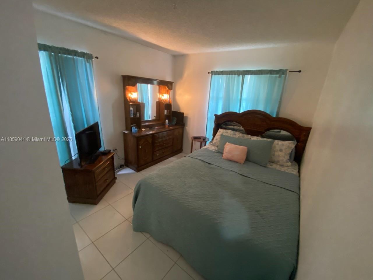 MEADOW WOOD MANOR #4 - Residential