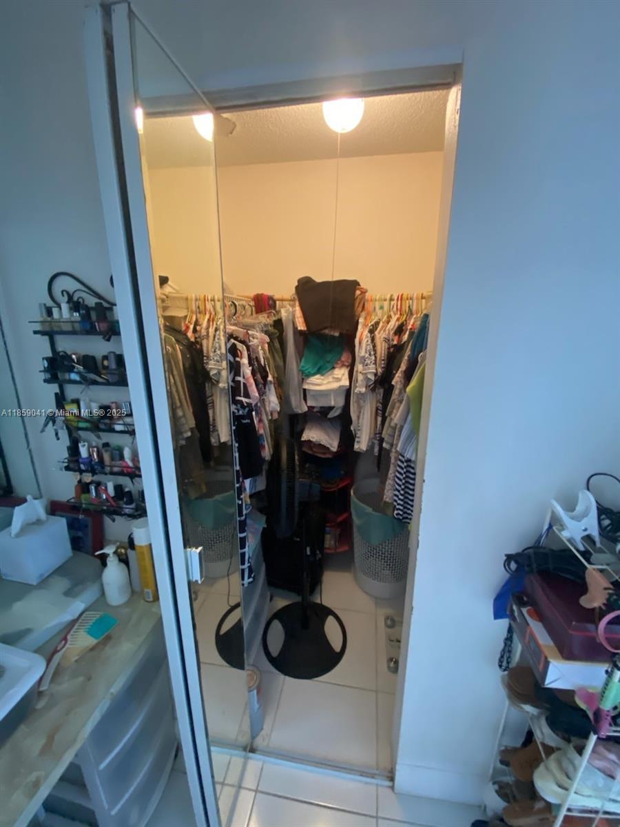 MEADOW WOOD MANOR #4 - Residential