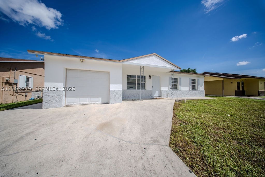 405 SW 78th Ter