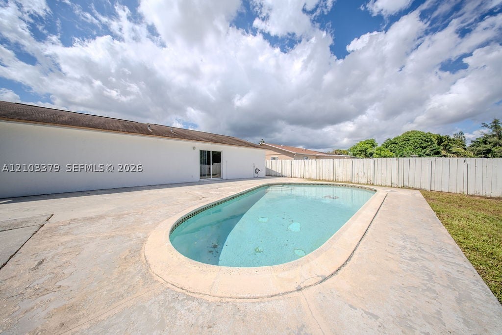 405 SW 78th Ter