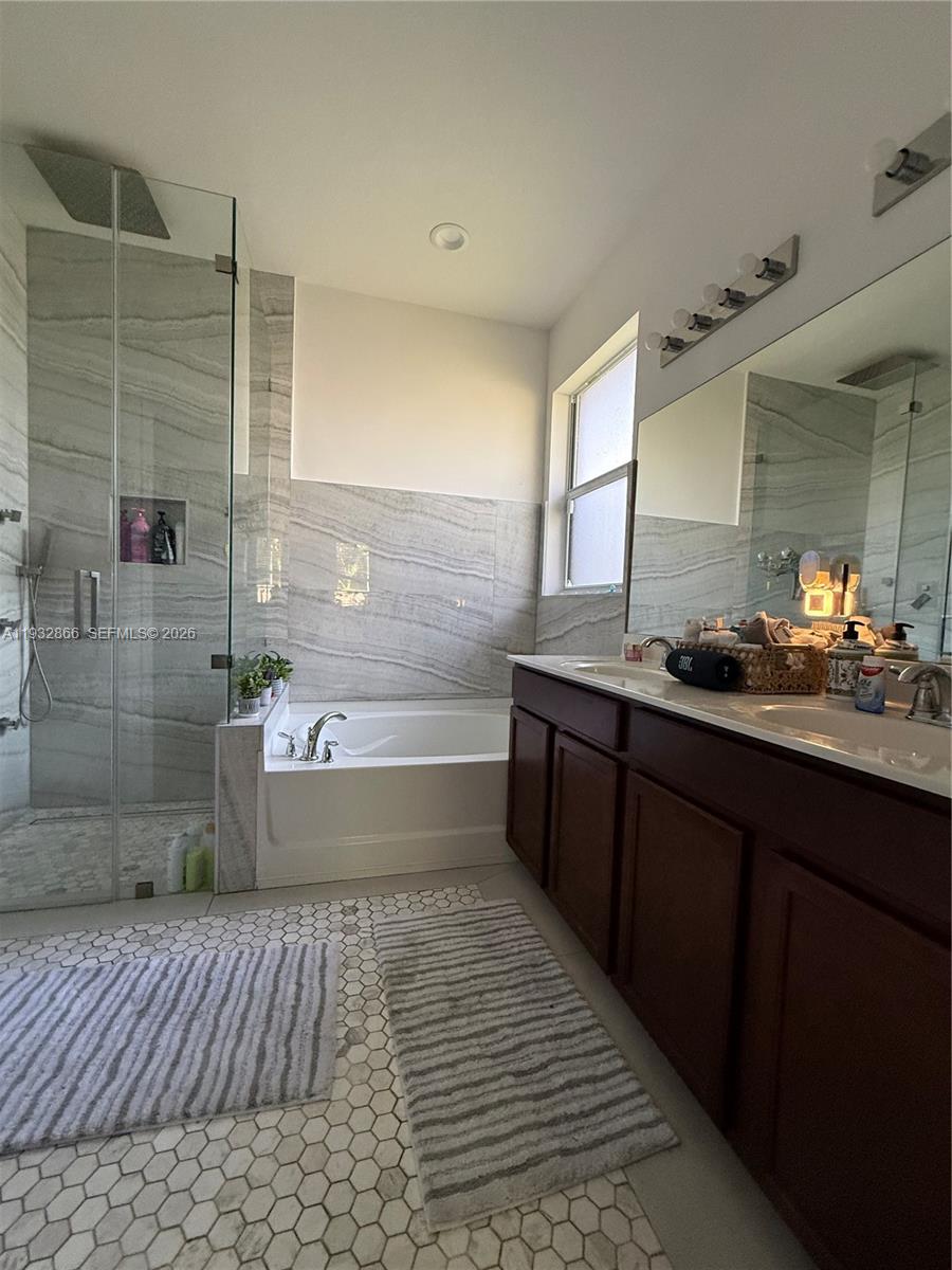 HEMINGWAY POINT - Residential