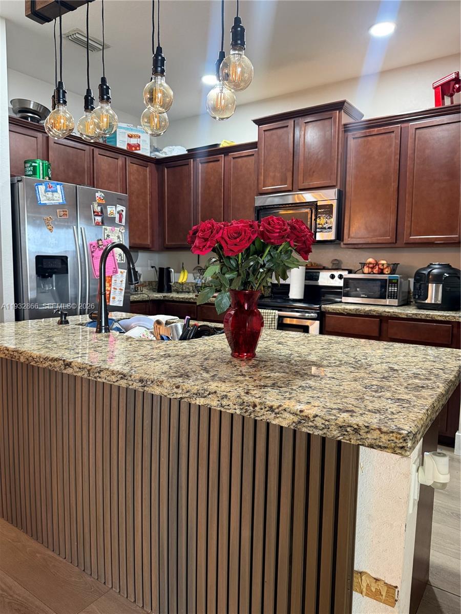 HEMINGWAY POINT - Residential