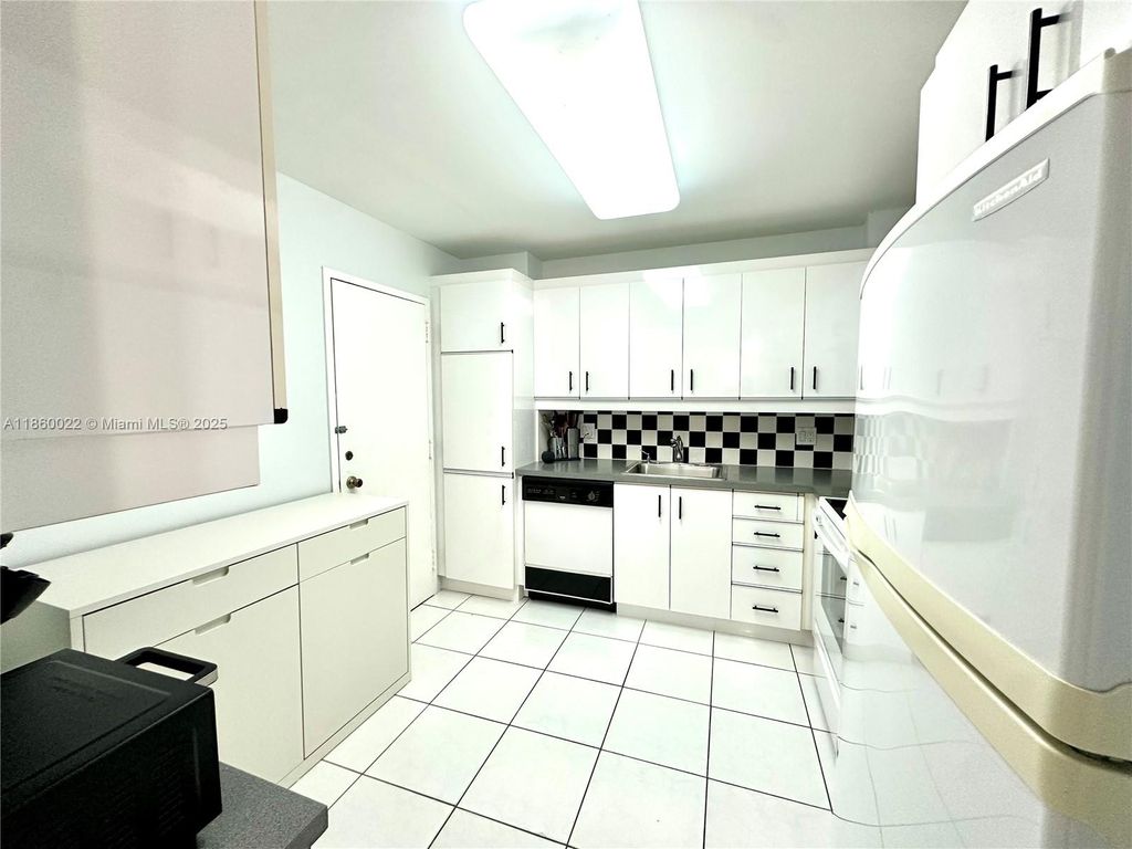 Photo of 1950 S Ocean Dr #7E, Hallandale Beach, FL 33009 (MLS # A11860022)