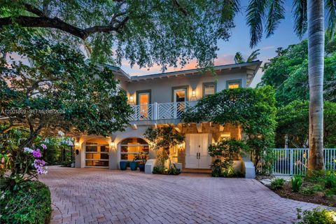 Photo of 4090 Barbarossa Ave, Miami, FL 33133 (MLS # A12001809)