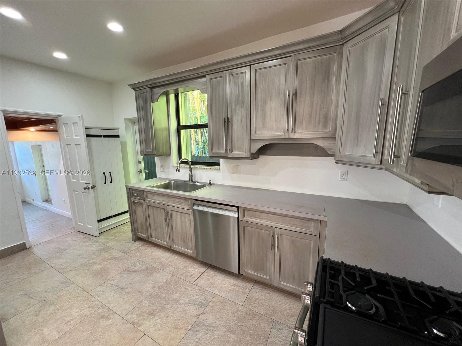 SURPRISE LAKE - Residential