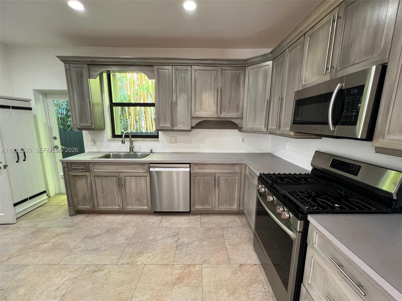 SURPRISE LAKE - Residential