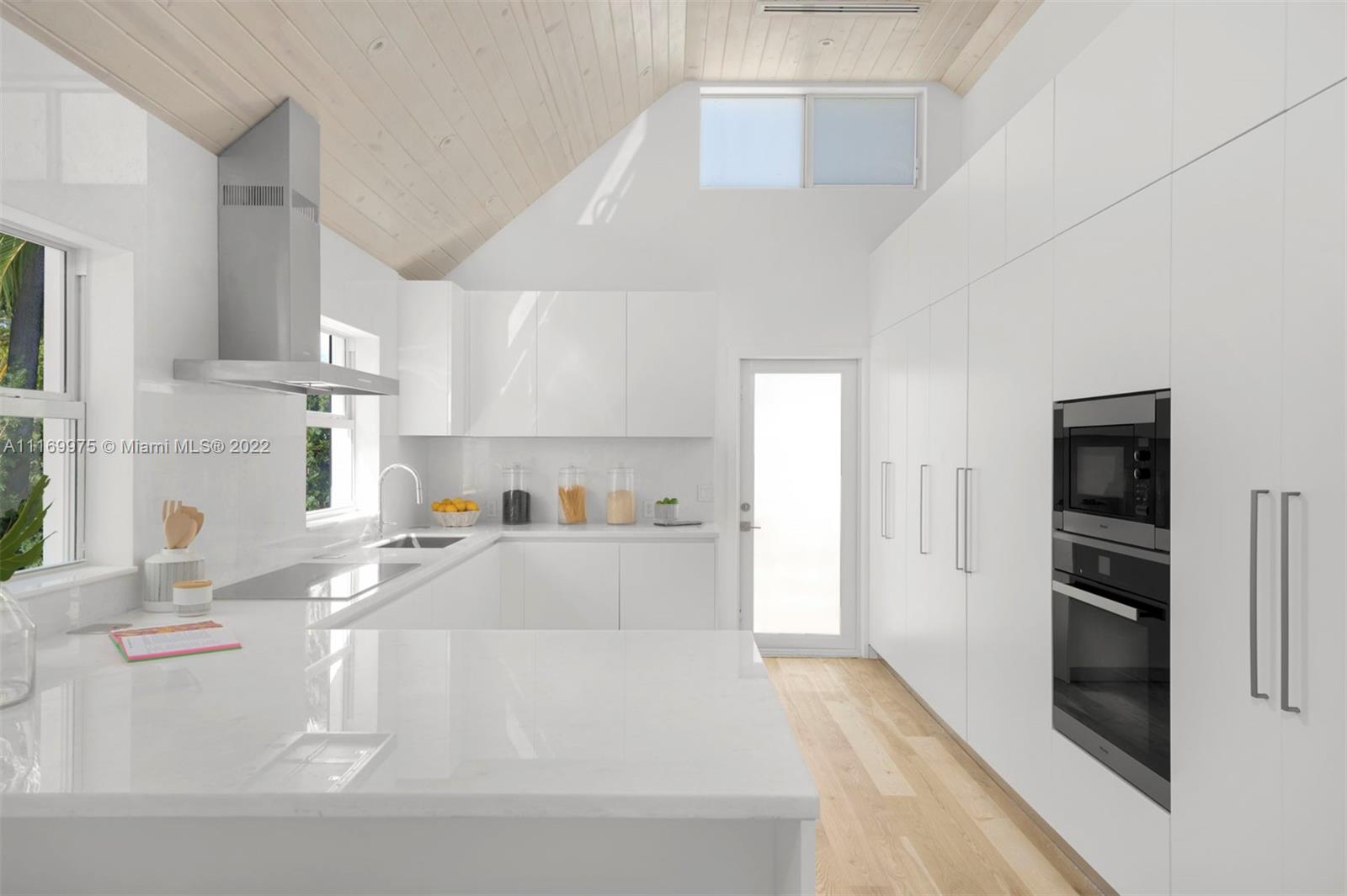 SUNSET ISLANDS-ISLAND NO - Residential