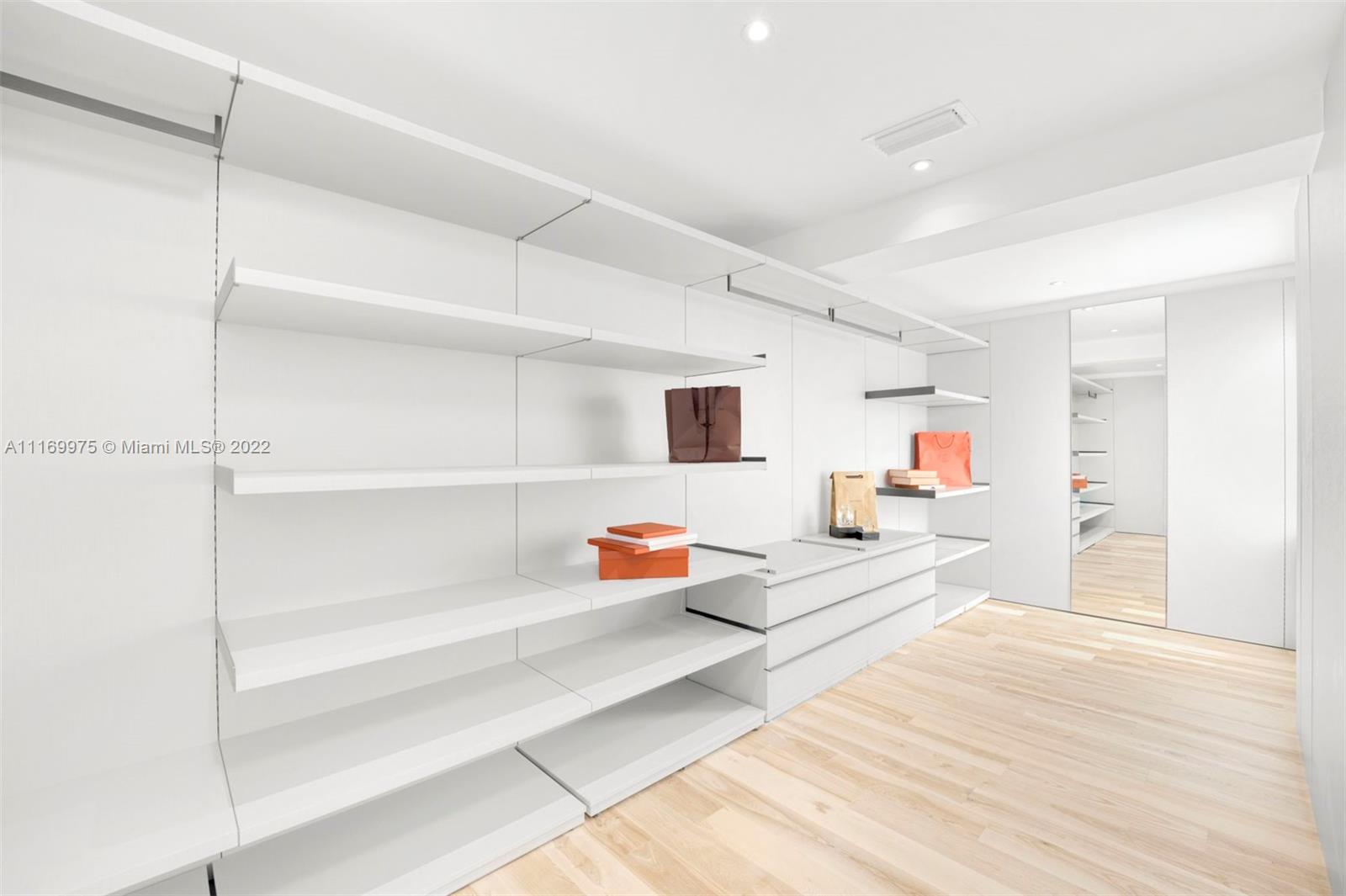 SUNSET ISLANDS-ISLAND NO - Residential