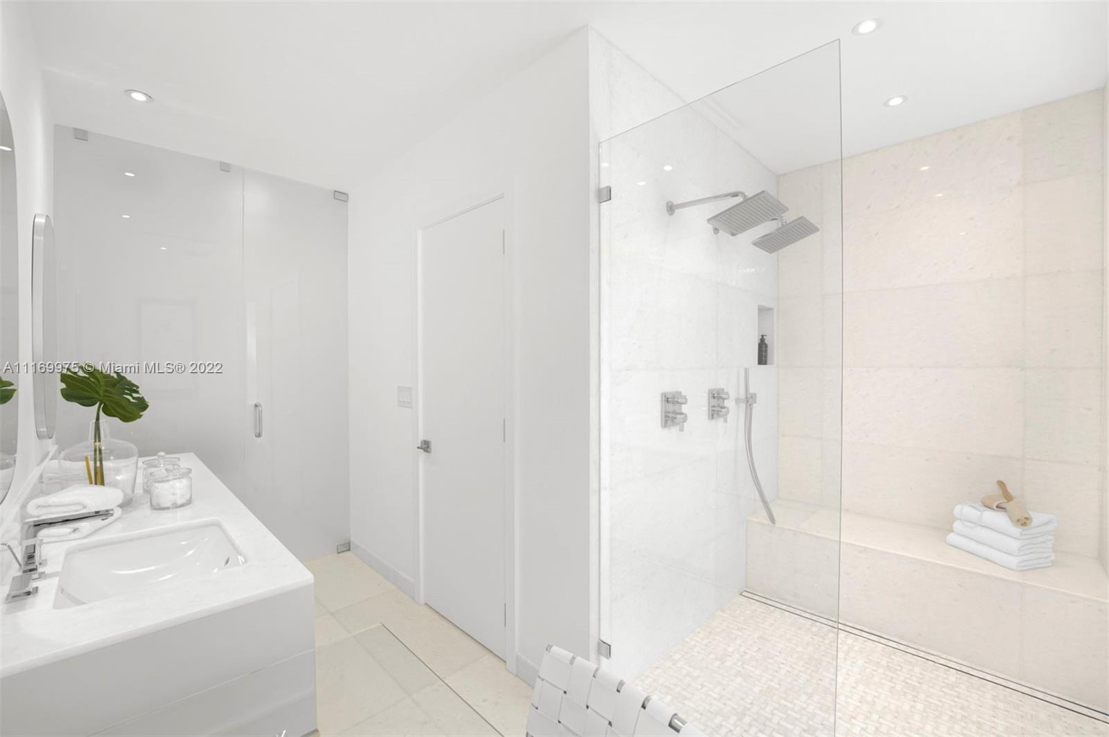 SUNSET ISLANDS-ISLAND NO - Residential