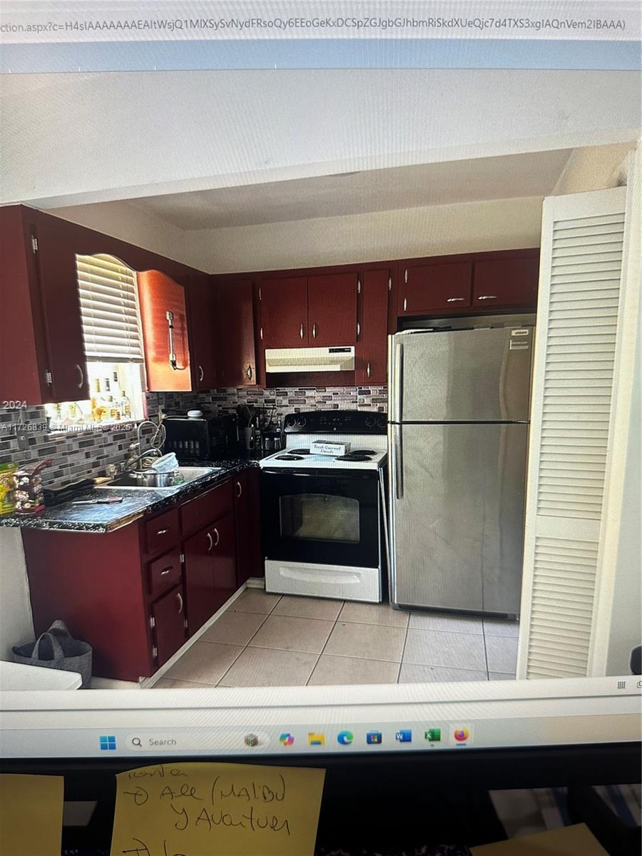 Property for Sale at 2826 Van Buren St 18, Hollywood, Broward County, Florida - Bedrooms: 1 
Bathrooms: 1  - $169,500