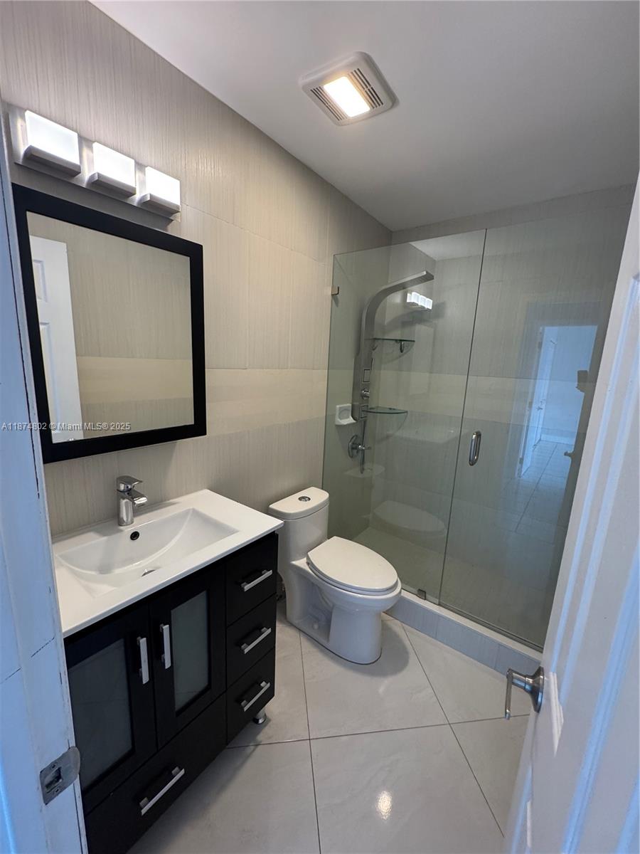 PLAYA LAGO CONDO PH II - Residential