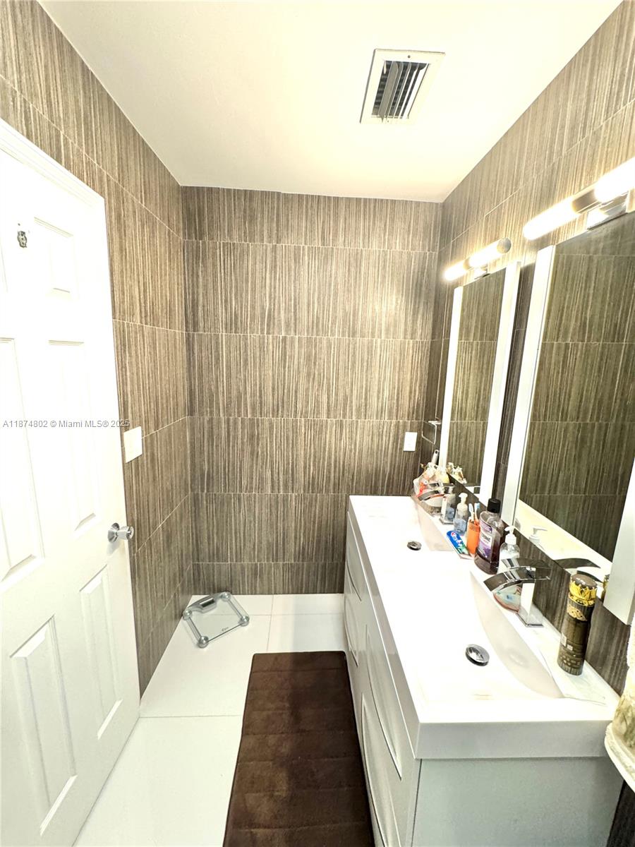 PLAYA LAGO CONDO PH II - Residential