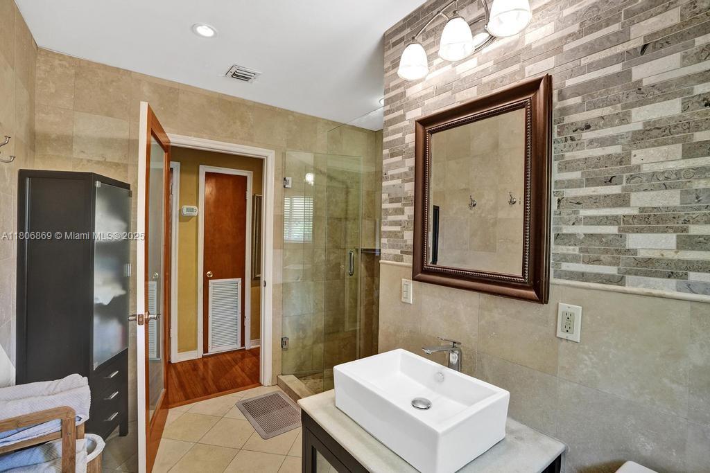 MIAMI SHORES SEC 6 - Residential