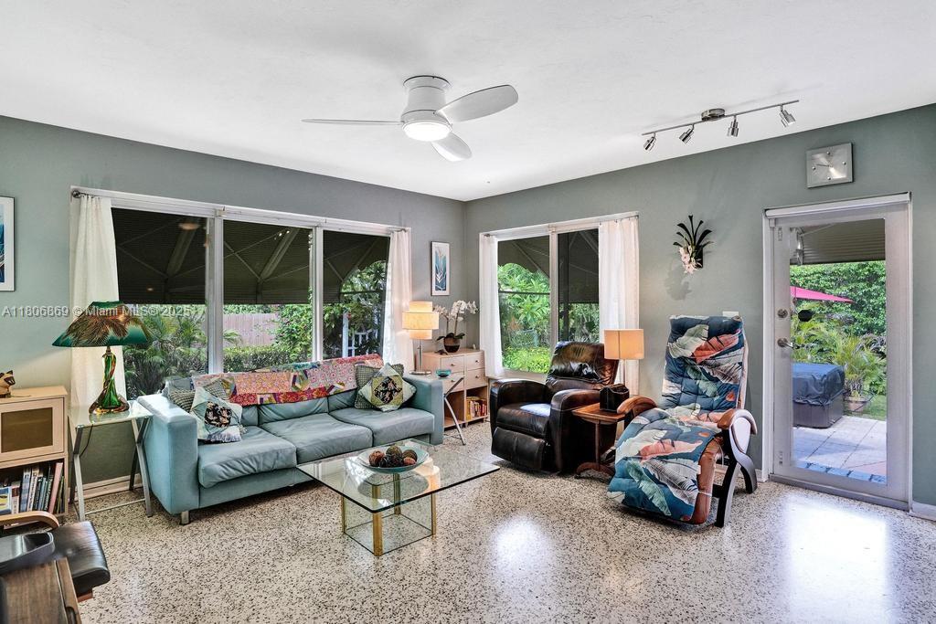 MIAMI SHORES SEC 6 - Residential
