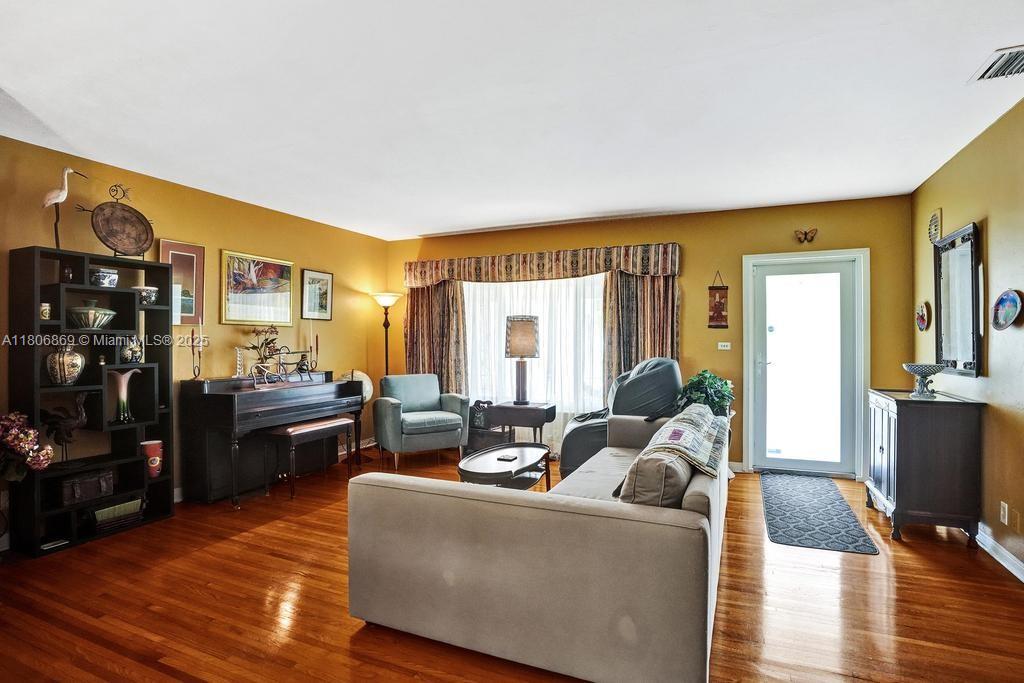 MIAMI SHORES SEC 6 - Residential