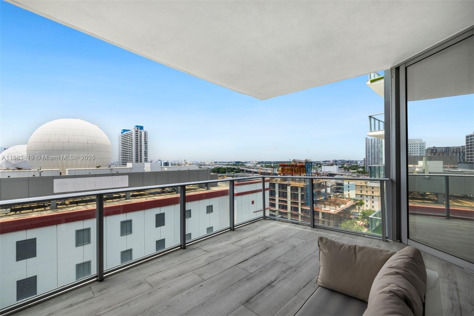 PARAMOUNT MIAMI WORLDCENT - Residential