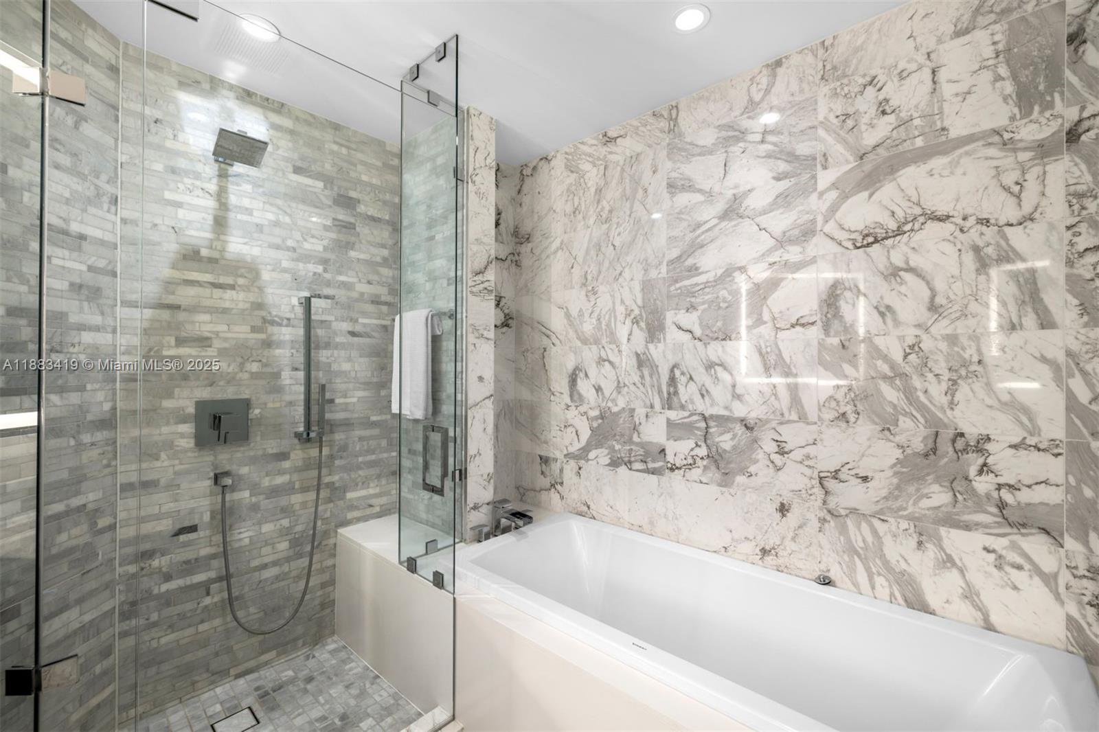 PARAMOUNT MIAMI WORLDCENT - Residential