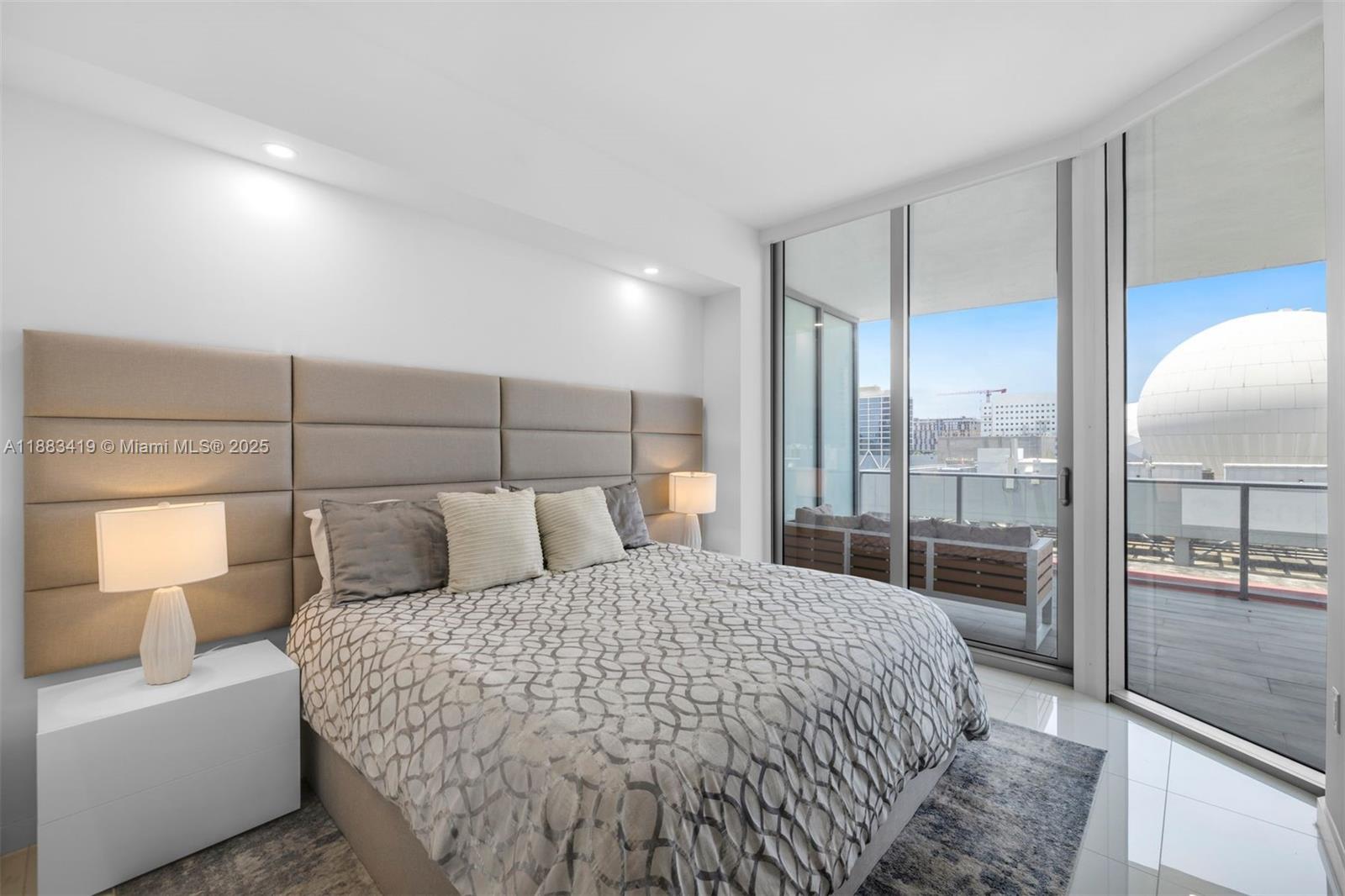 PARAMOUNT MIAMI WORLDCENT - Residential