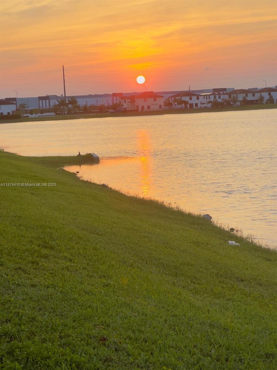 AQUABELLA SECTION ONE - Residential