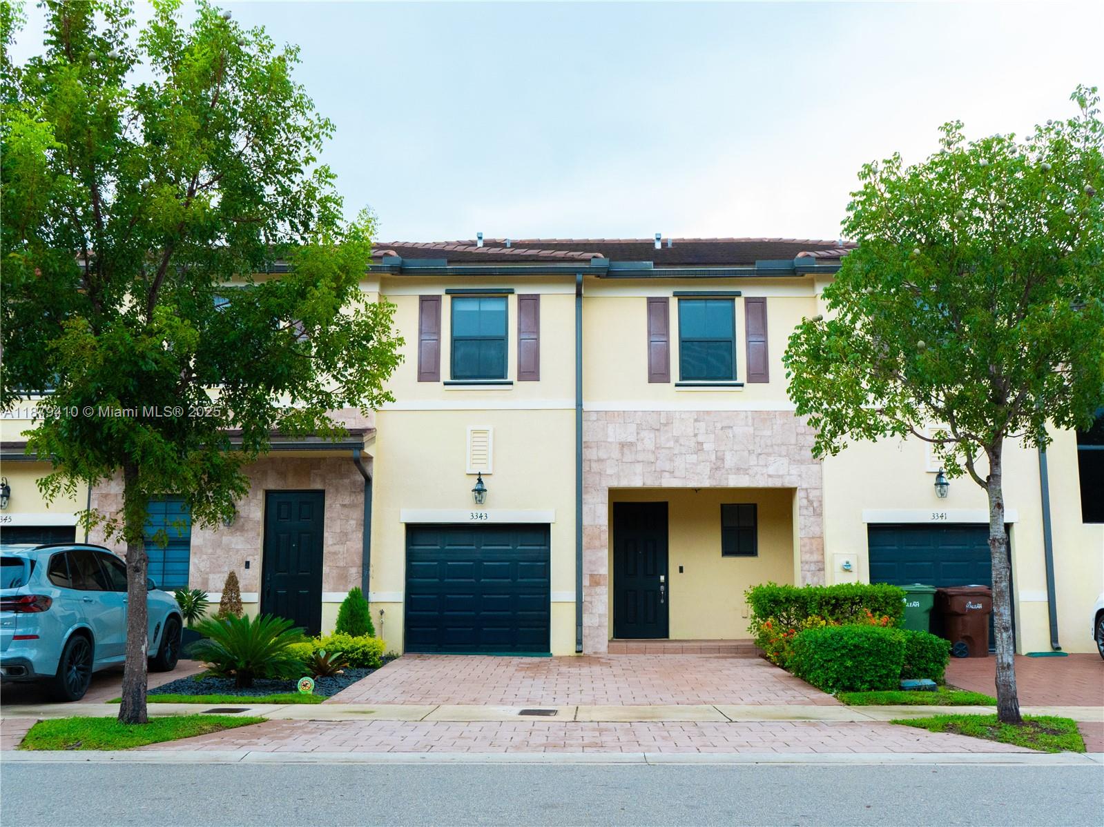 Beautiful 3-bedroom, 2.5-bath townhouse in the desirable Aquabella community. This home features an open floor plan with spacious living and dining areas, a modern kitchen with stainless steel appliances, and a luxurious primary suite with walk-in closet and spa-style bath. Enjoy a private patio with tranquil lake views, impact windows, and a 1-car garage with extended driveway.
Aquabella offers resort-style living with a clubhouse, fitness center, pools, kids’ water park, and 24/7 gated security. Conveniently located near top schools, major highways, shopping, and dining.