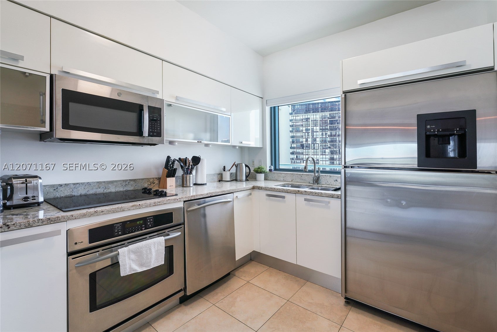 601 NE 36th St 1106