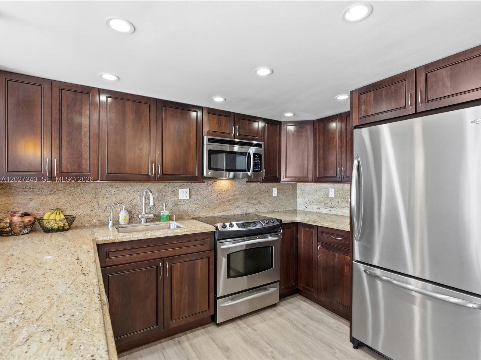 VILLAS OF SHERIDAN CONDO - Residential