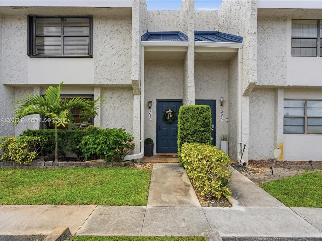 Photo of 2615 N 40th Ave, Hollywood, FL 33021 (MLS # A12027243)