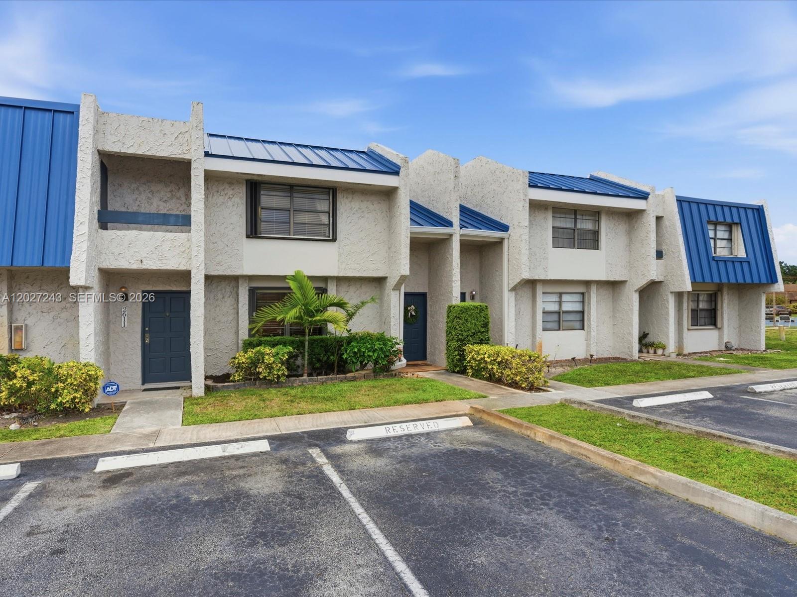 VILLAS OF SHERIDAN CONDO - Residential
