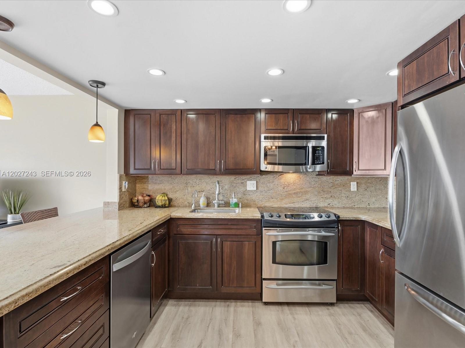 VILLAS OF SHERIDAN CONDO - Residential