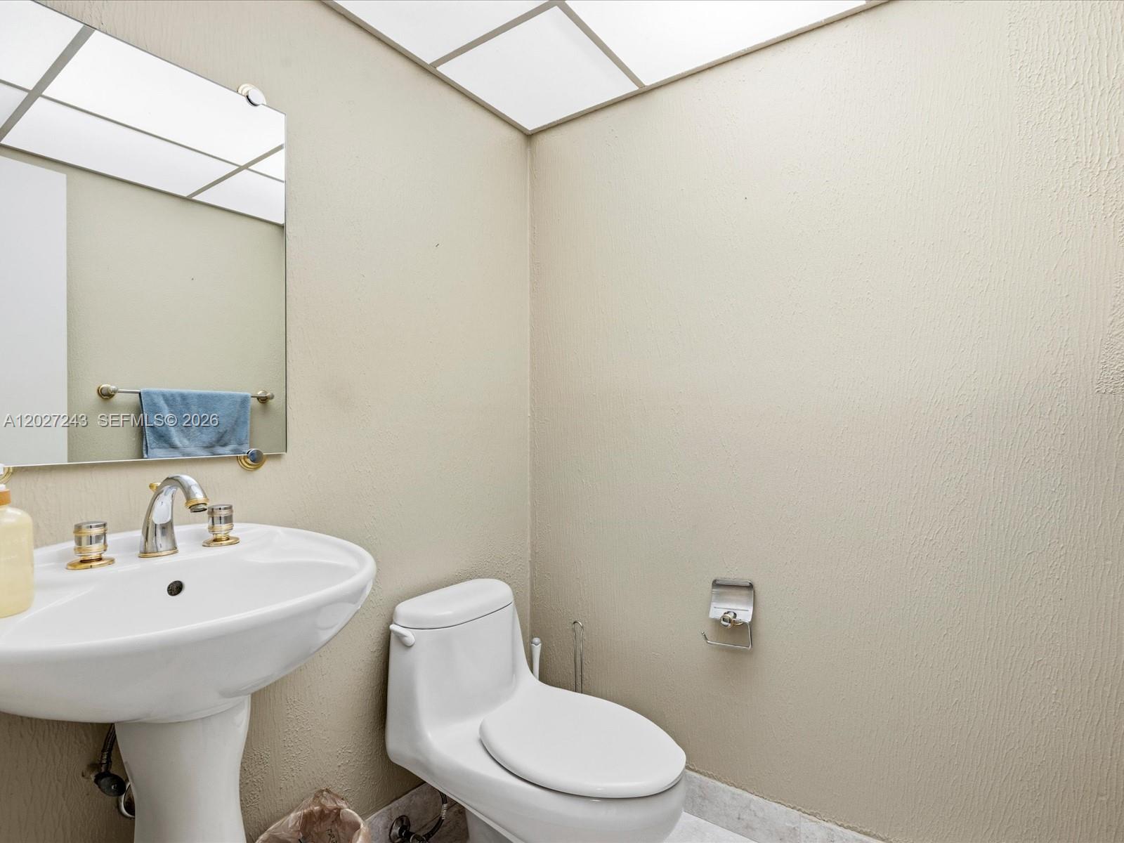 VILLAS OF SHERIDAN CONDO - Residential