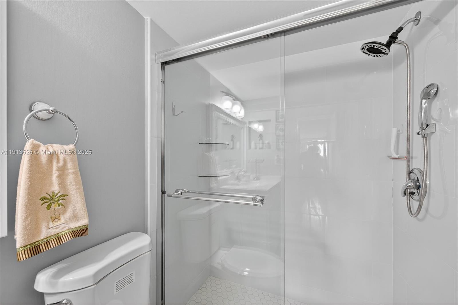 HOLLYBROOK GOLF AND - Residential Lease