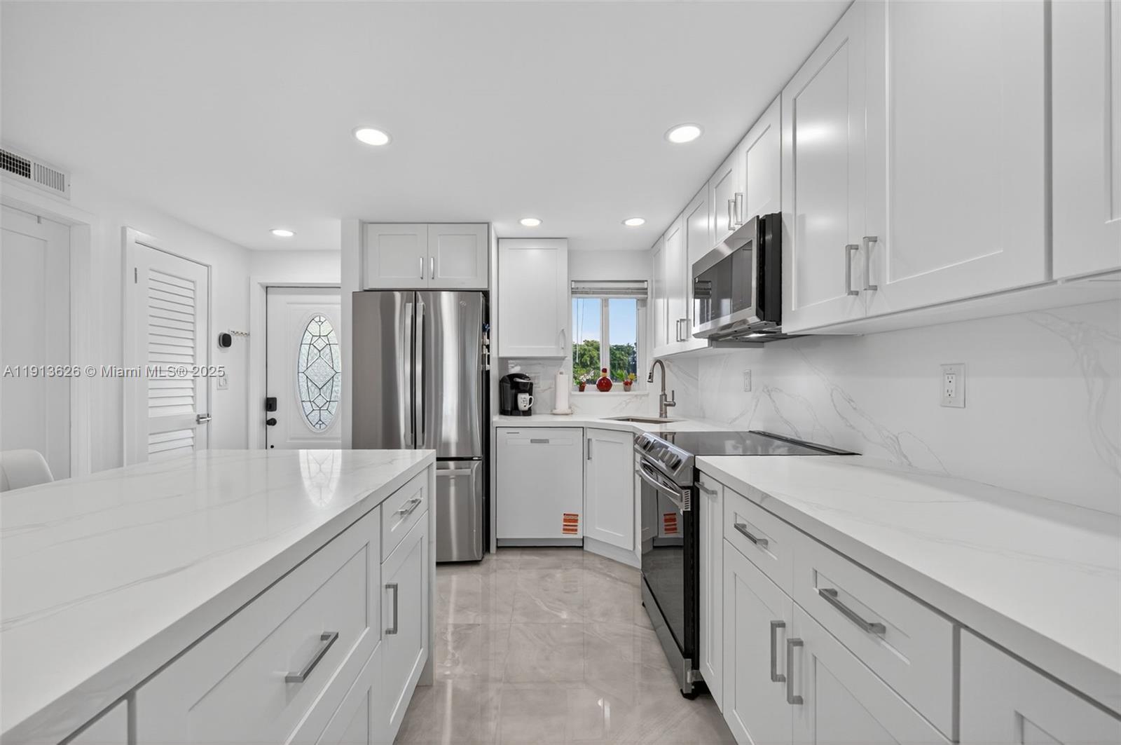 HOLLYBROOK GOLF AND - Residential Lease