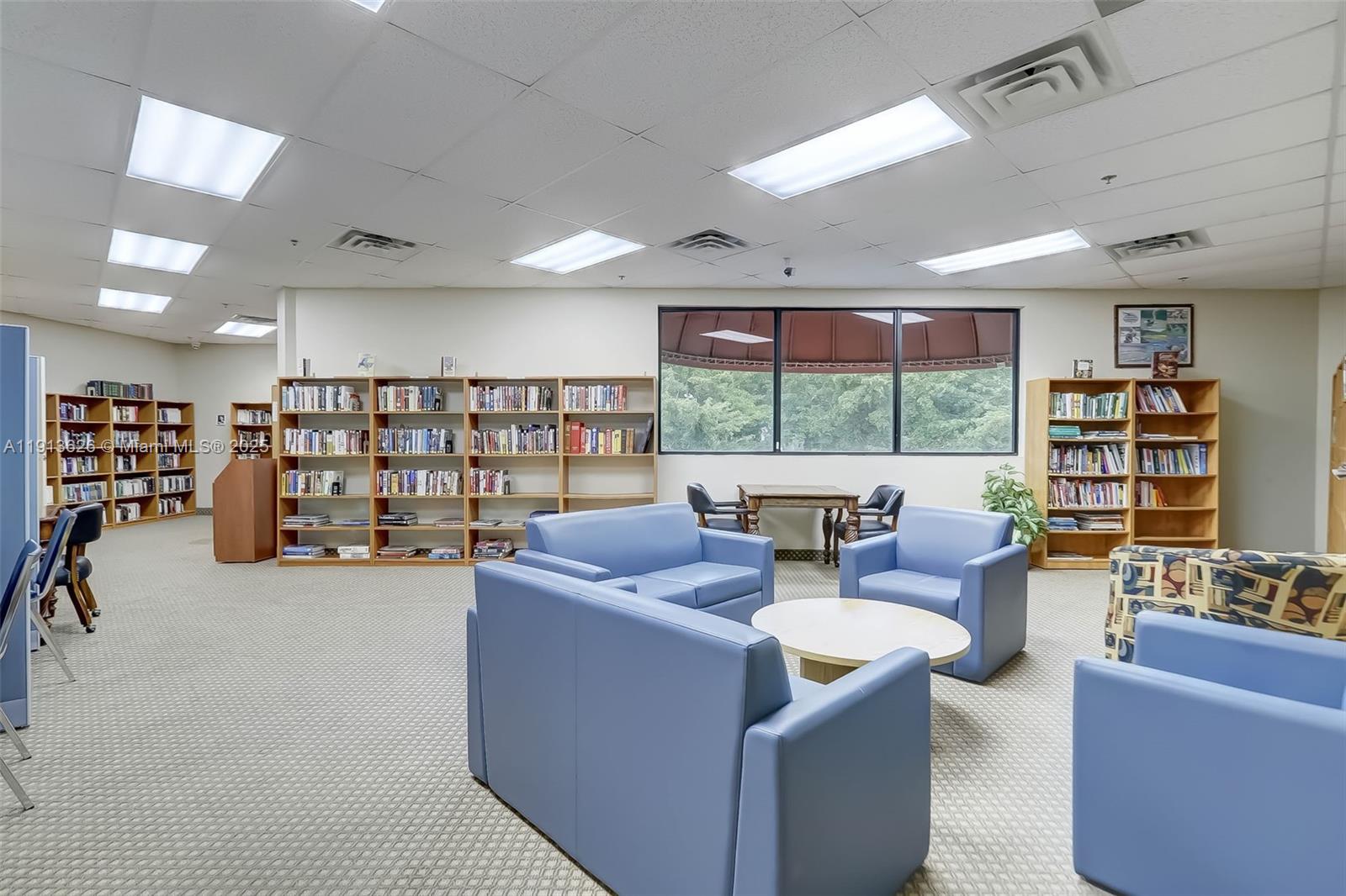 HOLLYBROOK GOLF AND - Residential Lease