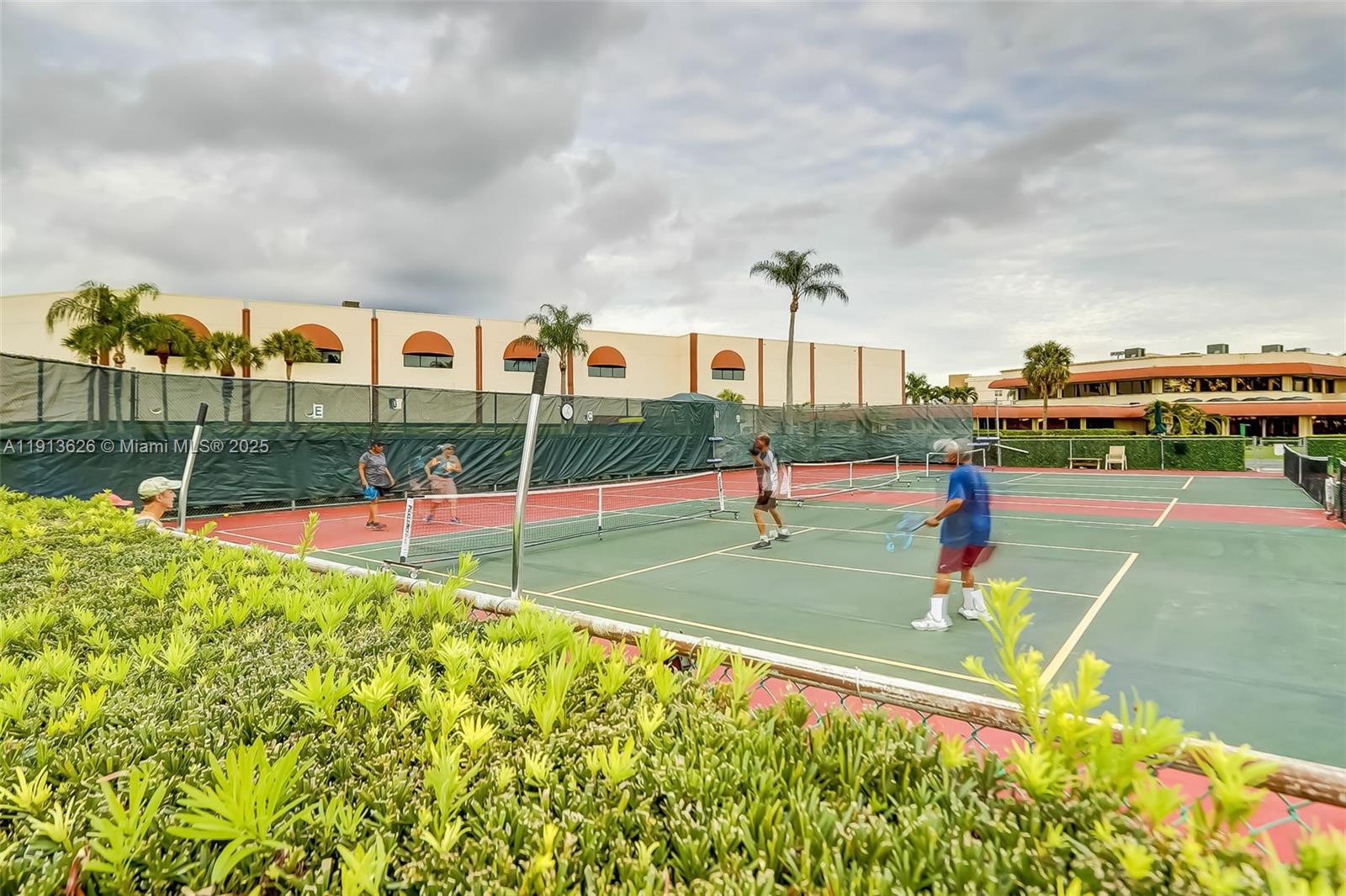 HOLLYBROOK GOLF AND - Residential Lease