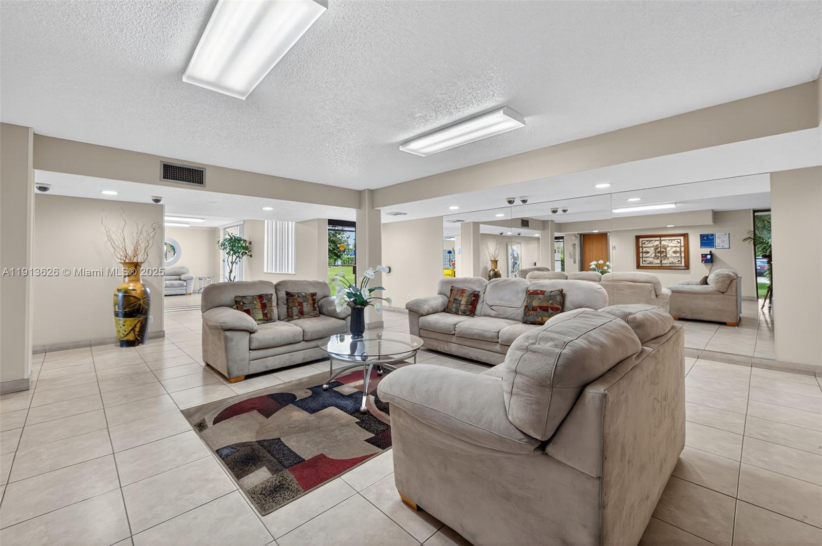 HOLLYBROOK GOLF AND - Residential Lease