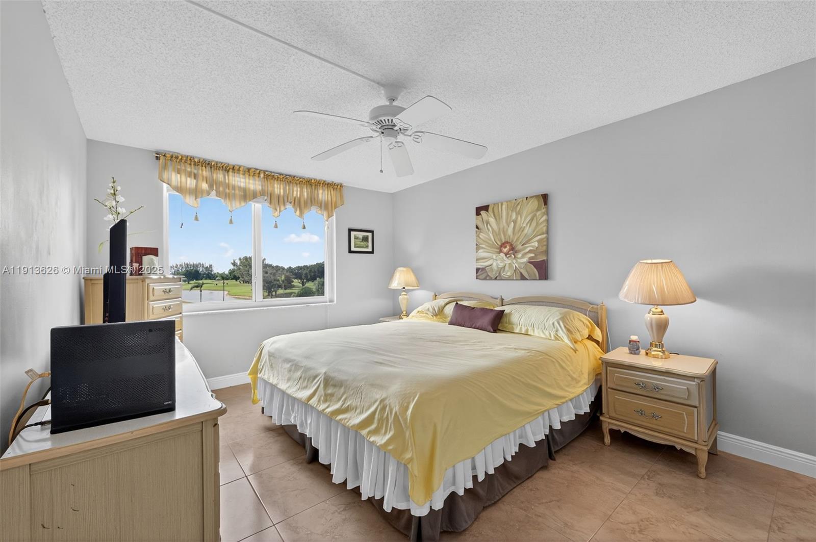 HOLLYBROOK GOLF AND - Residential Lease