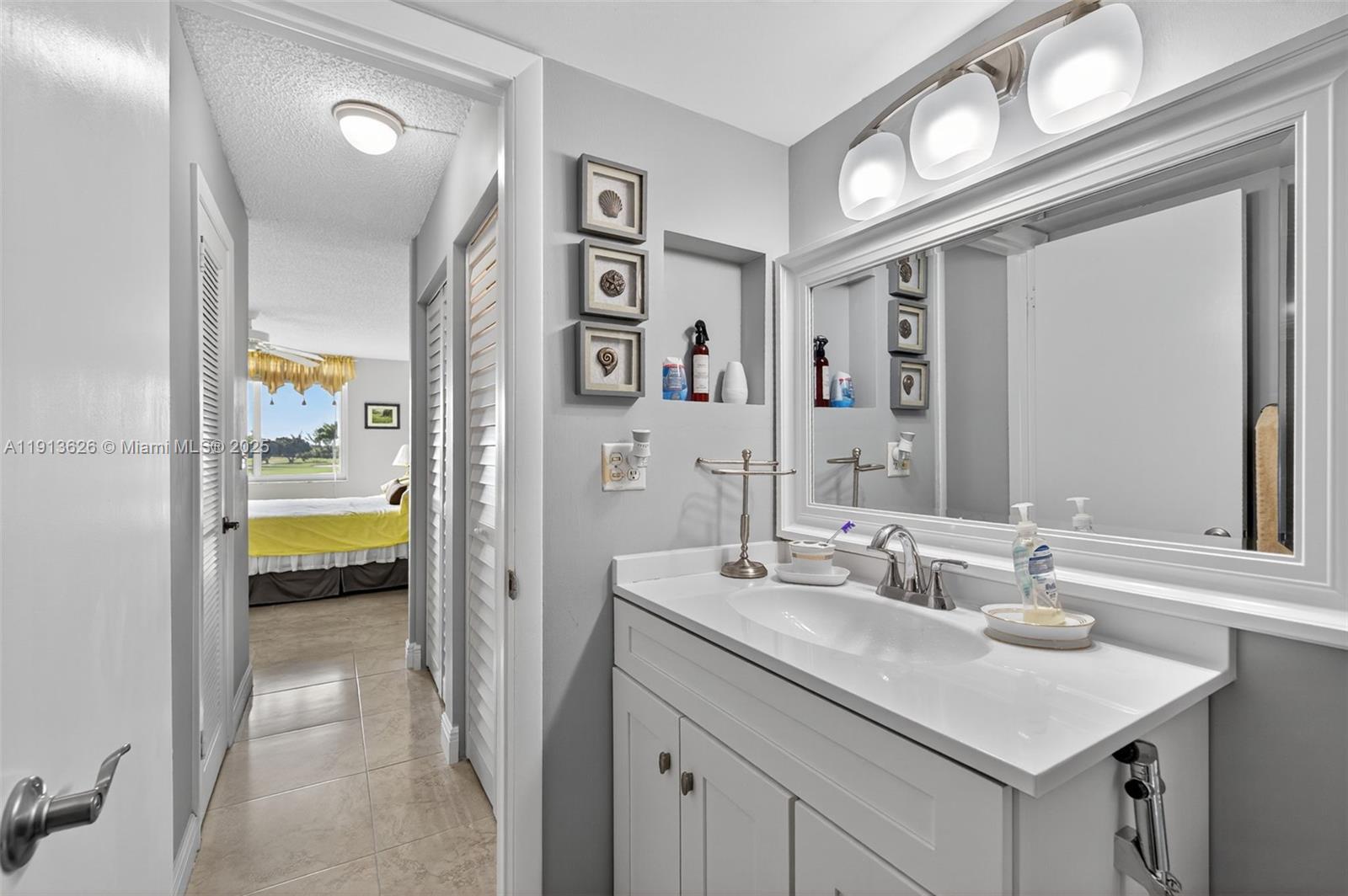 HOLLYBROOK GOLF AND - Residential Lease