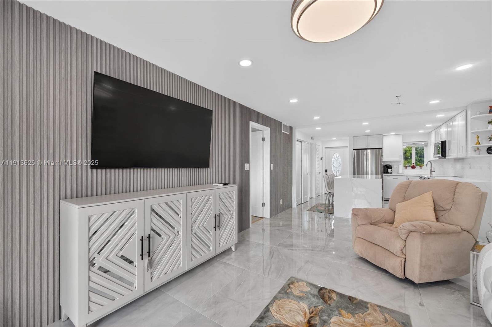 HOLLYBROOK GOLF AND - Residential Lease